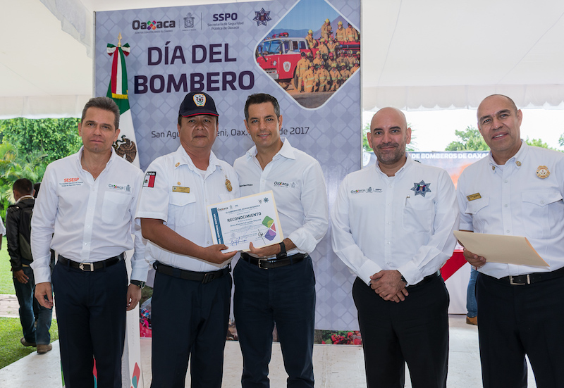 Reconoce AMH compromiso y entrega del Heroico Cuerpo de Bomberos