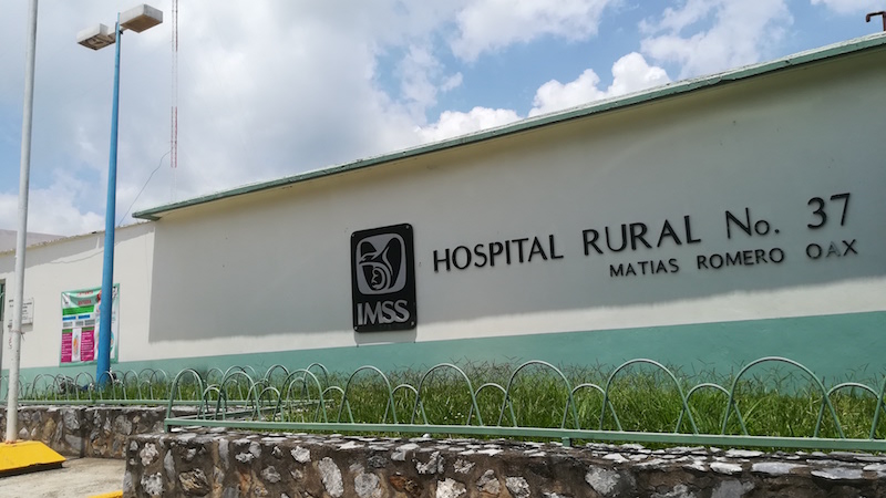 Menor de edad da a luz afuera del IMSS de Matías Romero