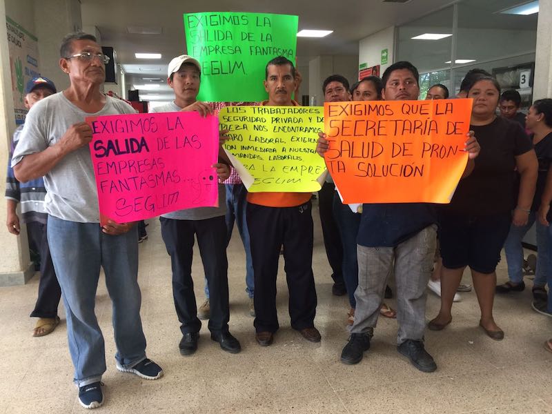 Trabajadores de limpieza paran labores en clínicas de Juchitán