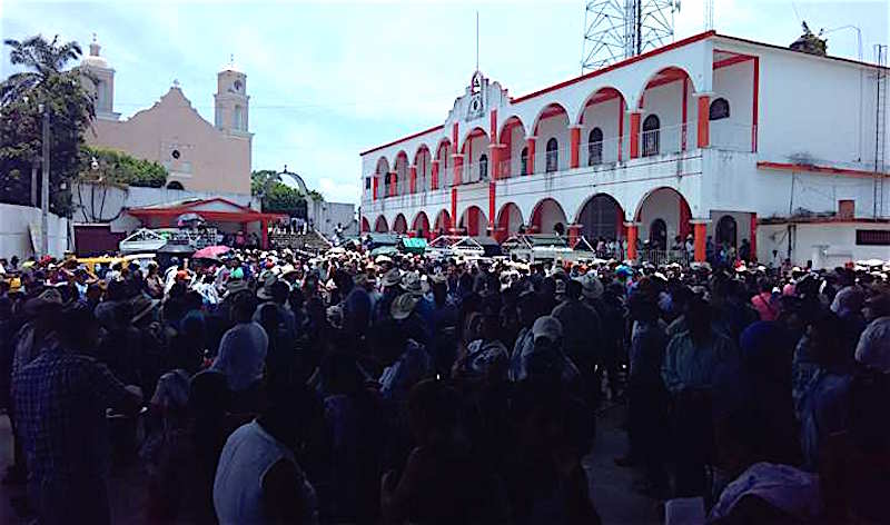 Siguen las protestas y bloqueos carreteros por conflicto en Ojitlán