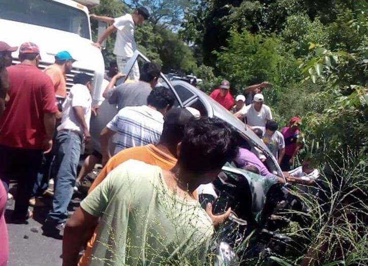 Muere ex presidente municipal de Pinotepa en un choque que dejó cuatro muertos