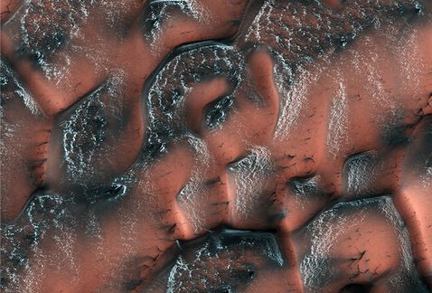 La NASA muestra las hermosas dunas nevadas de Marte