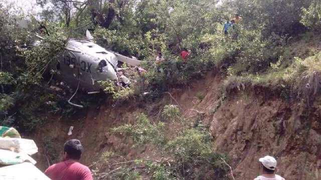 Se desploma helicóptero de PGR que llevaba víveres a damnificados por el terremoto en el Istmo; tres heridos