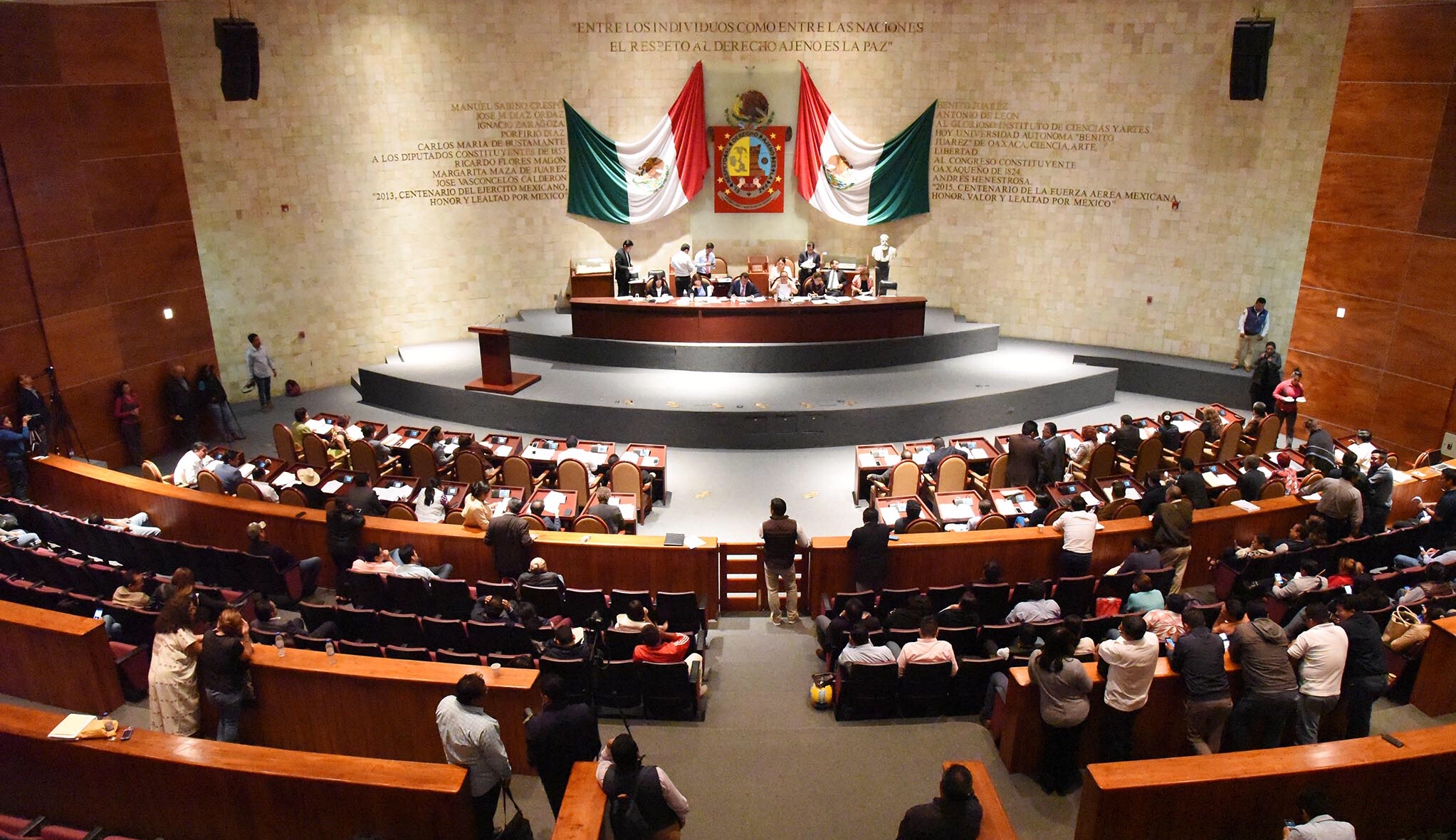 Congreso autoriza a Murat contratar deuda por 1,200 mdp a 20 años; abren candados para aumentarla