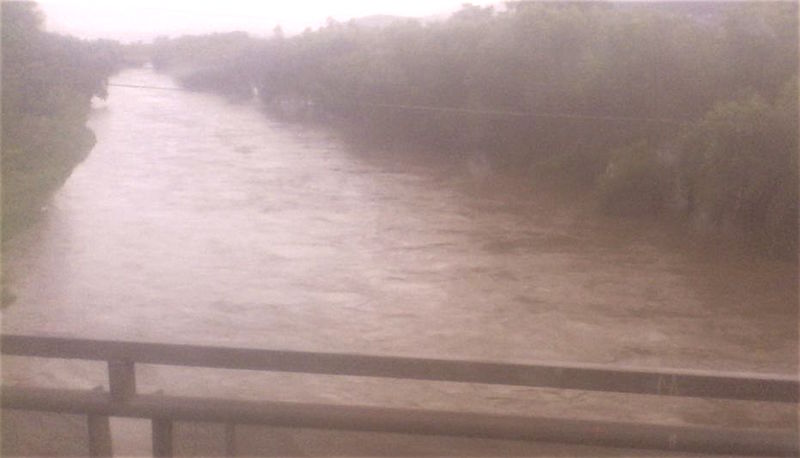 Ahora las lluvias dejan 1 muerta, 1 desaparecido y 157 casas inhabitables por desbordamiento de ríos