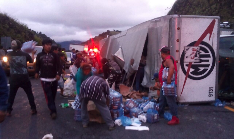 Roban despensas que era para damnificados de Juchitán, tras volcadura de camión