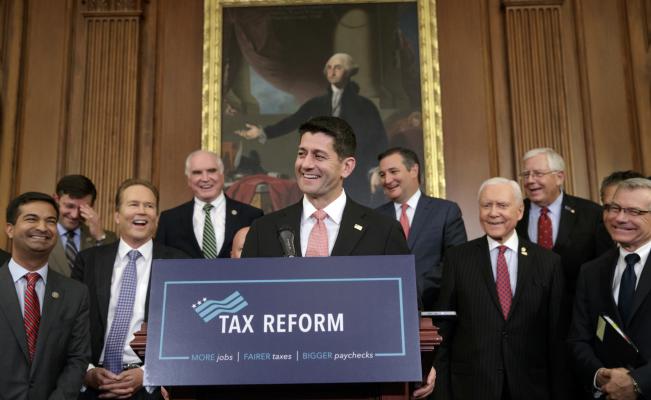 Lanzan plan fiscal de Trump; acusan que beneficia a empresas y a ricos
