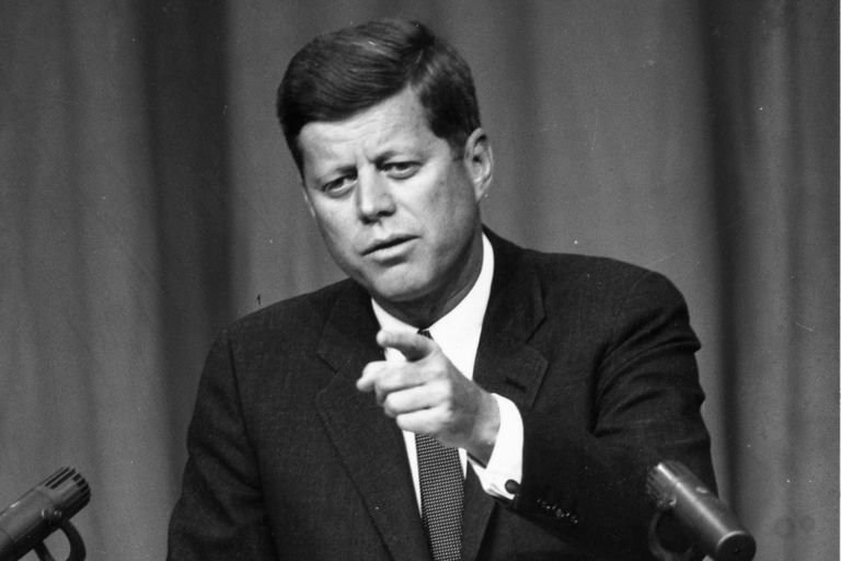 El presidente Trump permite la liberación de documentos secretos sobre el asesinato de Kennedy