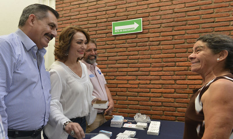 Entrega DIF Municipal prótesis dentales a adultos mayores