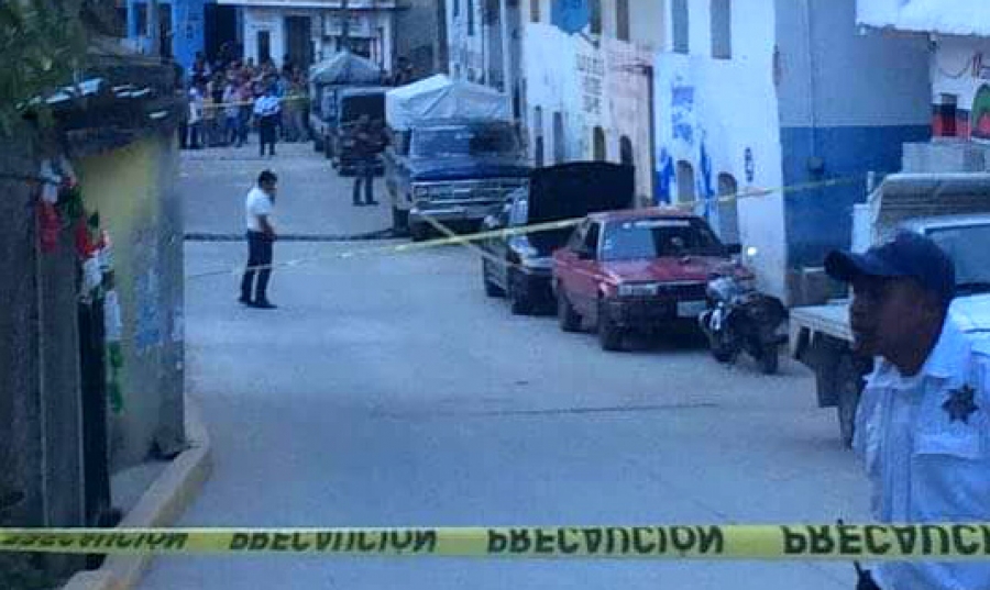 Ejecutan a dos personas en Huautla de Jiménez y la población toma el palacio municipal para exigir seguridad