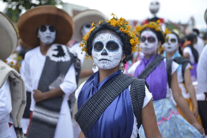 Con magna comparsa, arranca celebración Oaxaca ¡Más viva que nunca! ”