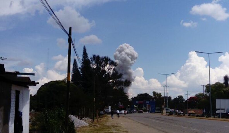 En pleno Día del Árbol del Tule, explota cohetería en Santa María del Tule