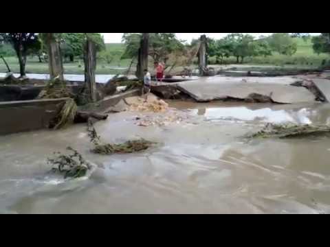 Se desbordan ríos y arroyos en la Cuenca; incomunican pueblos, afectan casas y carreteras (video)