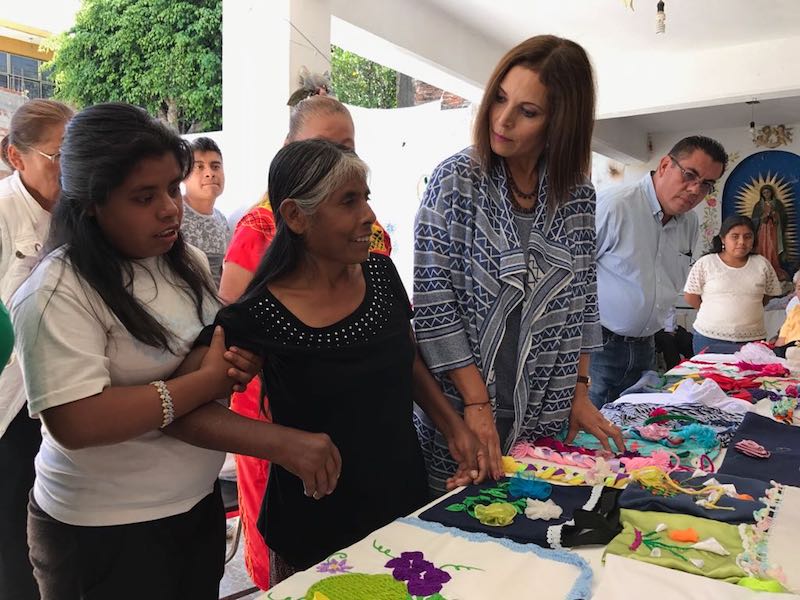Concluyen personas adultas mayores Curso de bordado y costura impartido por ACO