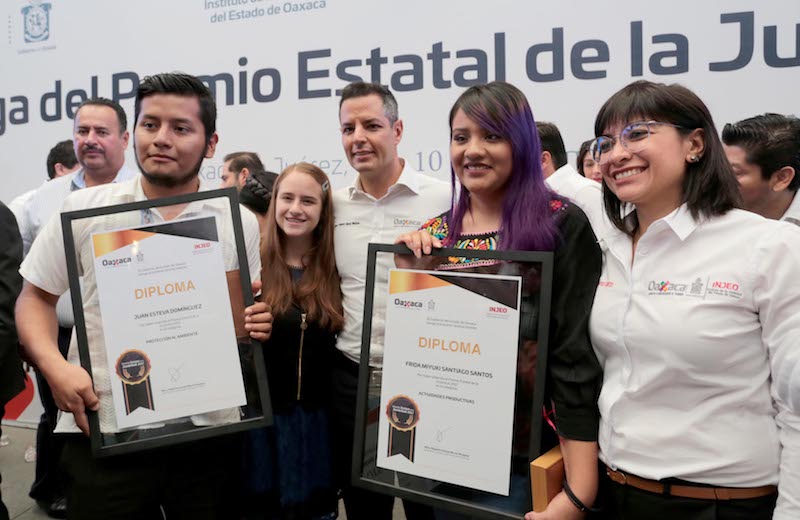 Entrega Alejandro Murat Premio Estatal de la Juventud 2017