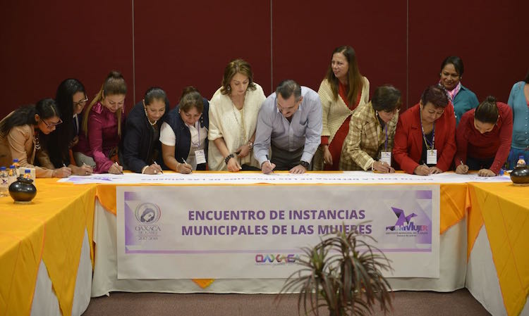 Firman 12 municipios pacto los derechos de las mujeres