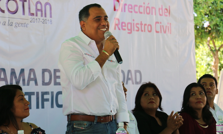 Entrega Registro Civil 2 mil 800 actas de nacimiento gratuitas