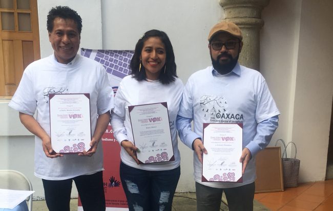 Diana Manzo, Pedro Matías y Antonio Mundaca reciben premios