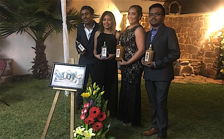 Curados Xocotl, un emprendimiento juvenil de sabores