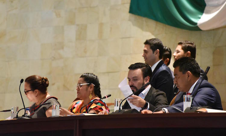 Sin conocerlas, diputados aprueban 526 leyes de Ingresos municipales y se van de fiestas de fin de año