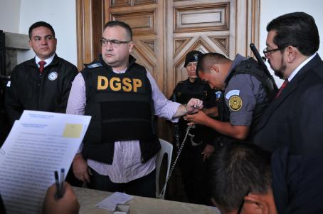 Juez pospone aceptación de nueva prueba contra Javier Duarte ?