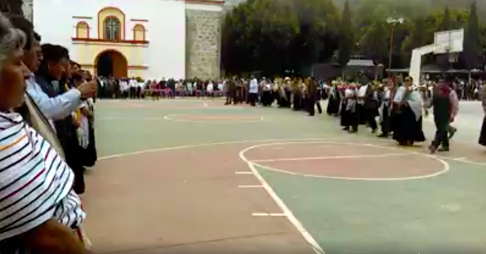 Asumen el cargo tres nuevas presidentas municipales en municipios de Usos y Costumbres