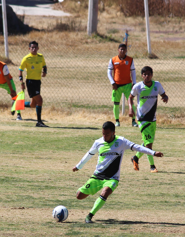 Chapulineros, invictos en la Liga Premier