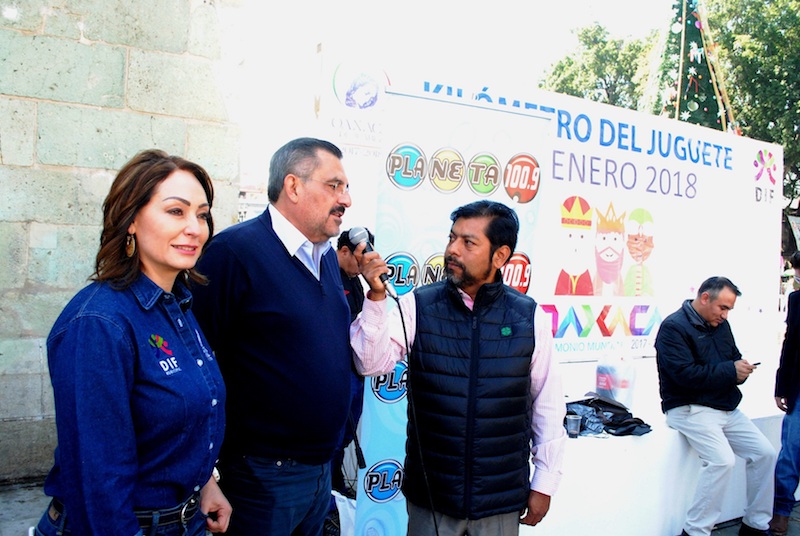 Participa Hernández Fraguas en el “Kilómetro del Juguete”