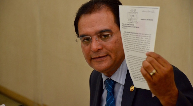 Robles Montoya acusa a diputados del PRI de solapar corrupción de Cué al dilatar Juicio Político