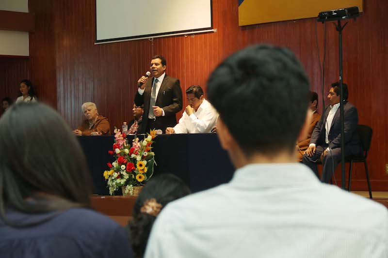 La UABJO sólo tiene el azul y oro como colores de la unidad: Rector