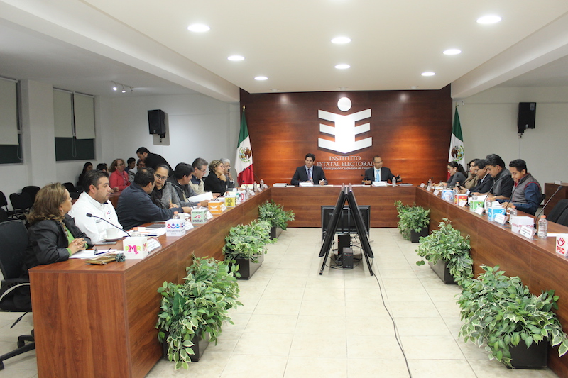 AMLO ‘revive’ a Ebrad para su campaña y regresa a Monreal a su equipo