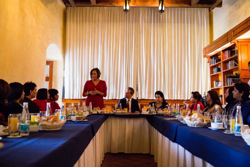 Oaxaqueñas sostienen encuentro con ex tesorera de Estados Unidos y líder migrante