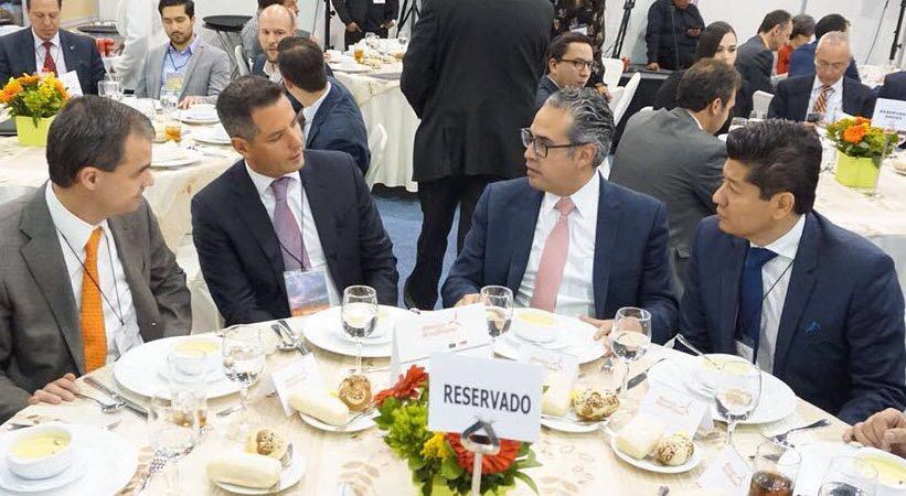 Murat anuncian línea de transmisión por 1 mil 700 mdd para distribuir energía eólica de Oaxaca