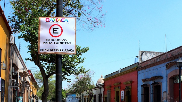 Por época vacacional, permiten estacionarse en Centro Histórico …solo a turistas