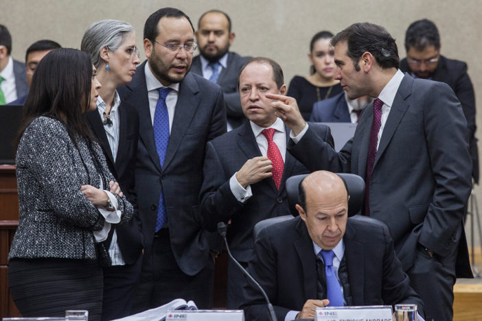 Por ser “propaganda electoral”, el INE ordena al PRI cancelar desplegado contra Anaya