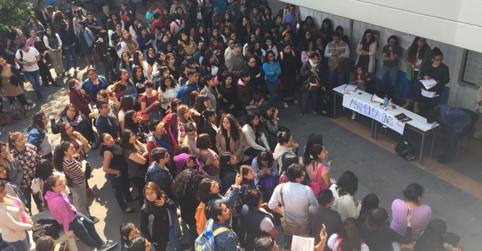 Agreden sexualmente a alumna en baños de Trabajo Social de la UNAM