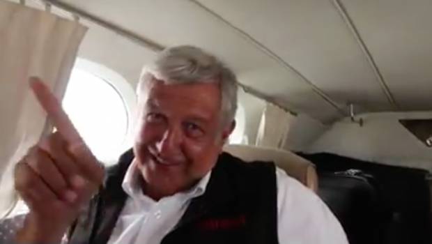 AMLO presume viaje en taxi aéreo hacia Nogales