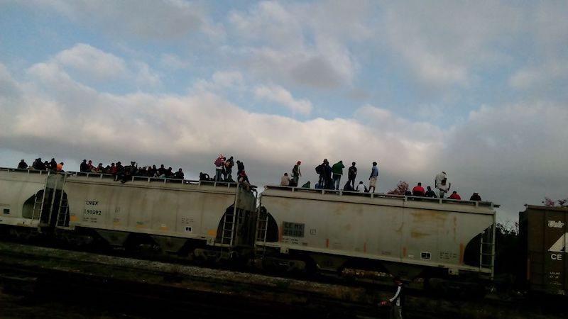 Mujeres y niños del Viacrucis del Migrante continúan en territorio istmeño
