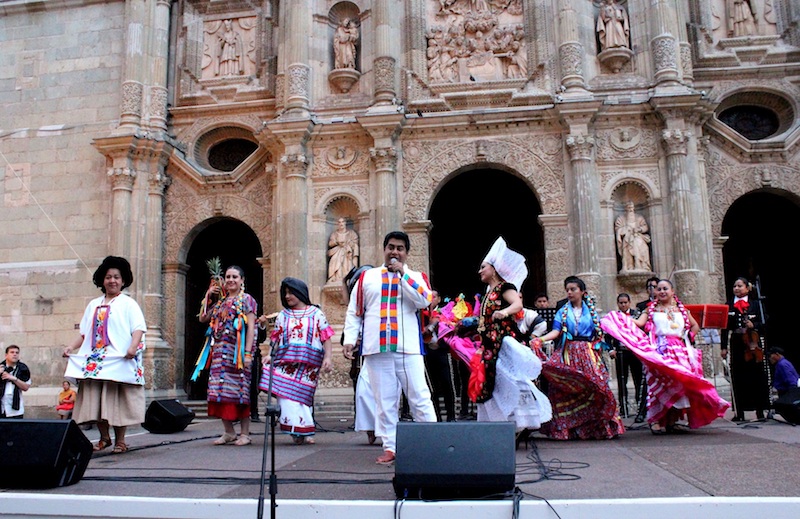 Con gran júbilo, cantan las mañanitas a Oaxaca