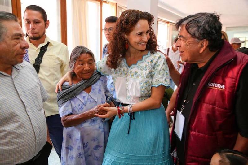 Colonos de Oaxaca exponen preocupaciones ante Susana Harp