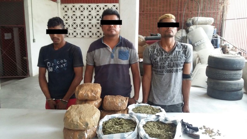 Policías Estatales decomisan 10 kilos de marihuana y armas de fuego en la Costa: SSPO