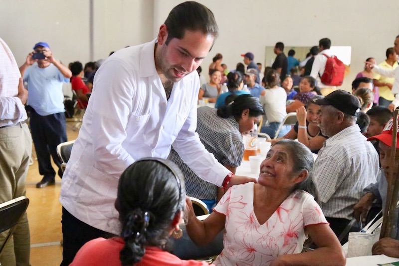 Reconoce Raúl Bolaños Cacho Cuélabor de lustradores del calzado oaxaqueños