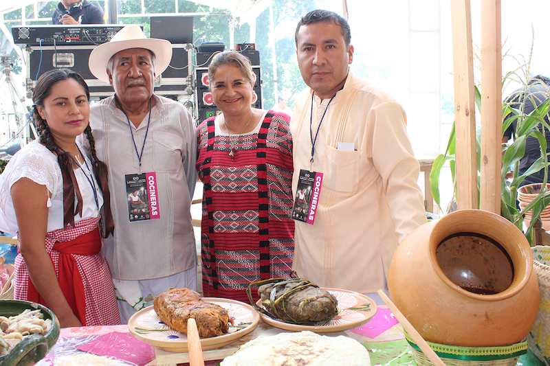 Comparte Zaachila su gastronomía con el mundo, en 486 aniversario de Oaxaca