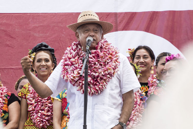 AMLO pide a sus candidatos no actuar con arrogancia; 52% de preferencias electorales, es “despertar ciudadano”