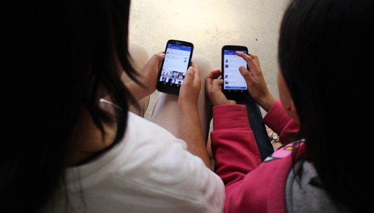 Exhorta IEEPO a prevenir efectos negativos de las redes sociales