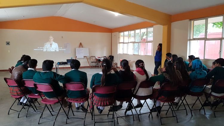 Promueve IEEPO en las escuelas la equidad de género