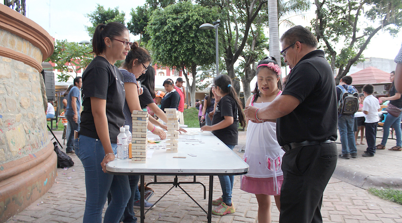 Reconocen a integrantes del curso que revitaliza al zapoteco en Zaachila