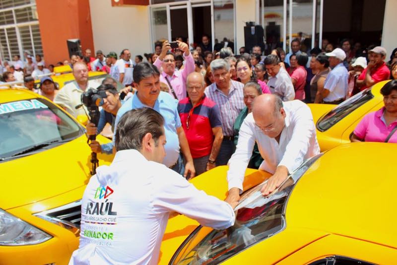 Taxistas oaxaqueños sumados a Raúl Bolaños y Javier Villacaña para llegar al Senado
