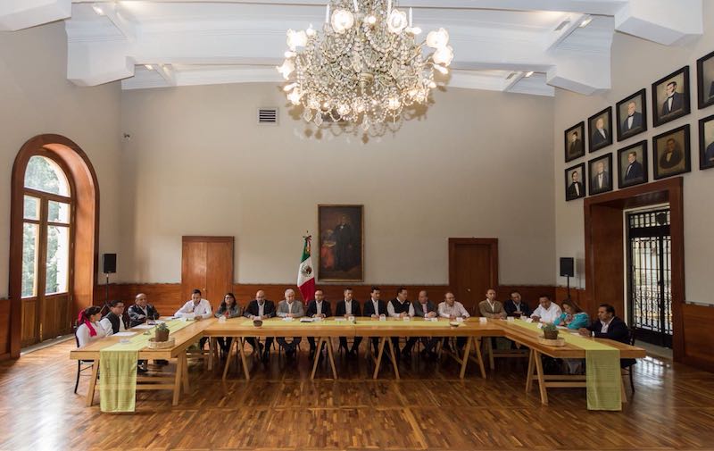 Murat, INE, IEEPCO y Partidos firman pacto de paz para las elecciones