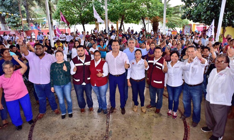 Arropan vecinos de Viguera a Oswaldo García; triunfaremos con Morena, afirman